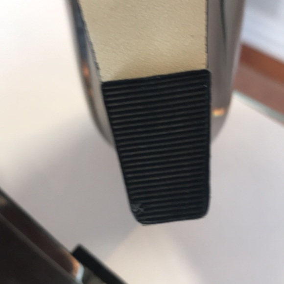 Guess by Marciano peep toe with wedge heel. Gunmetal colour. - Picture 6 of 7